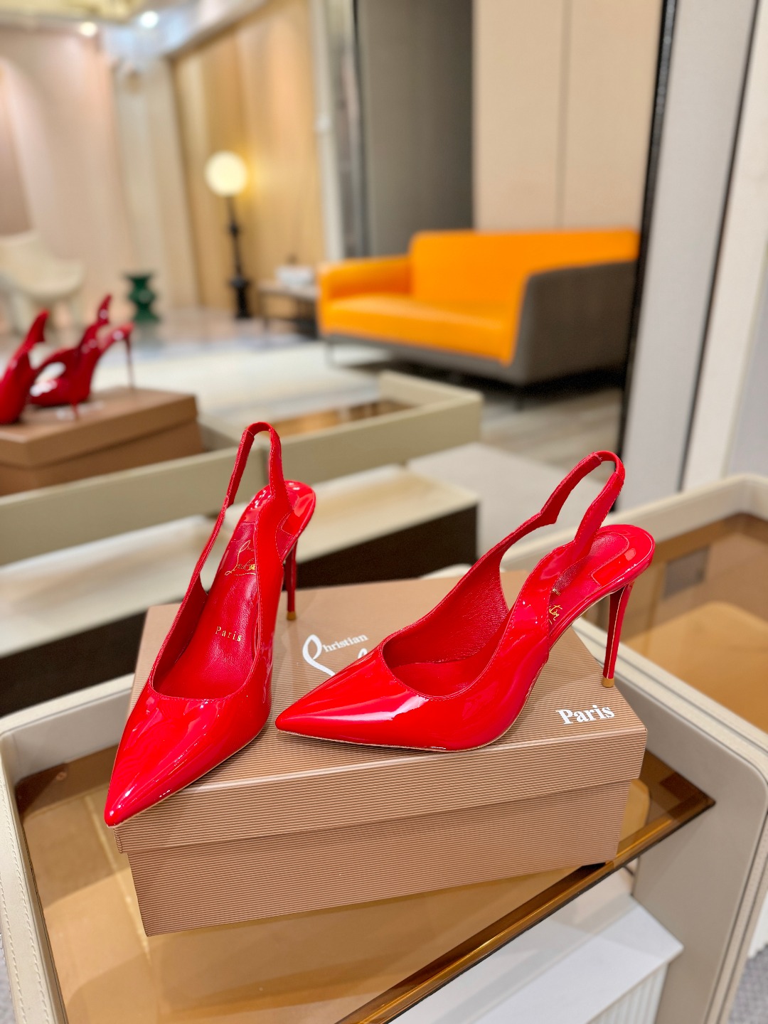 后空波浪（经典款）质感立体穿出时尚芭莎的气质优质皮里更加柔软透气，无敌瘦腿，穿上立马拉升腿的长度～涵深刻