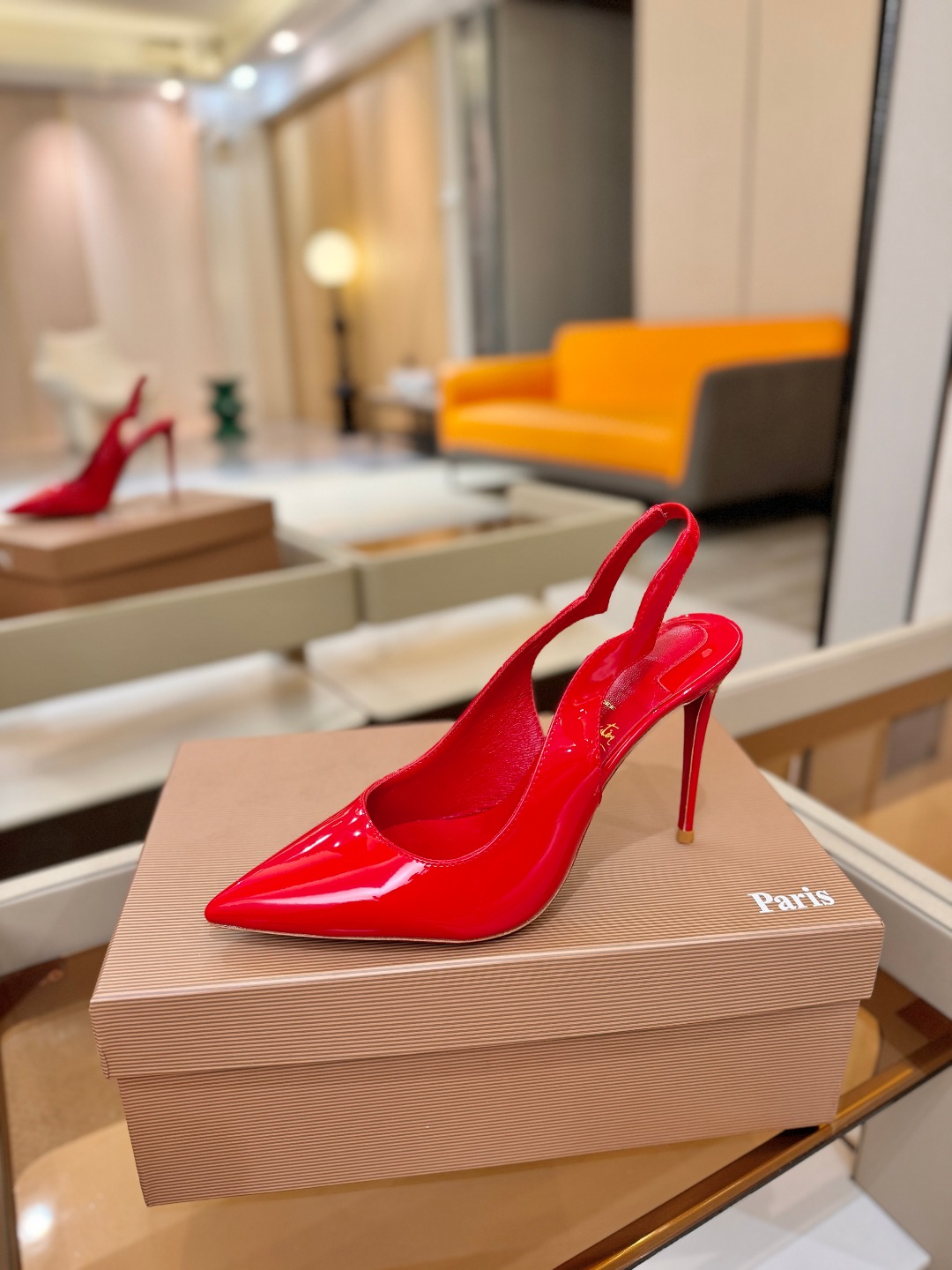 后空波浪（经典款）质感立体穿出时尚芭莎的气质优质皮里更加柔软透气，无敌瘦腿，穿上立马拉升腿的长度～涵深刻