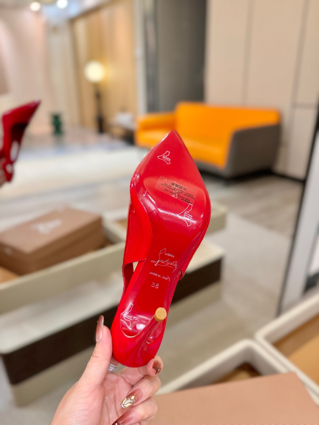 后空波浪（经典款）质感立体穿出时尚芭莎的气质优质皮里更加柔软透气，无敌瘦腿，穿上立马拉升腿的长度～涵深刻