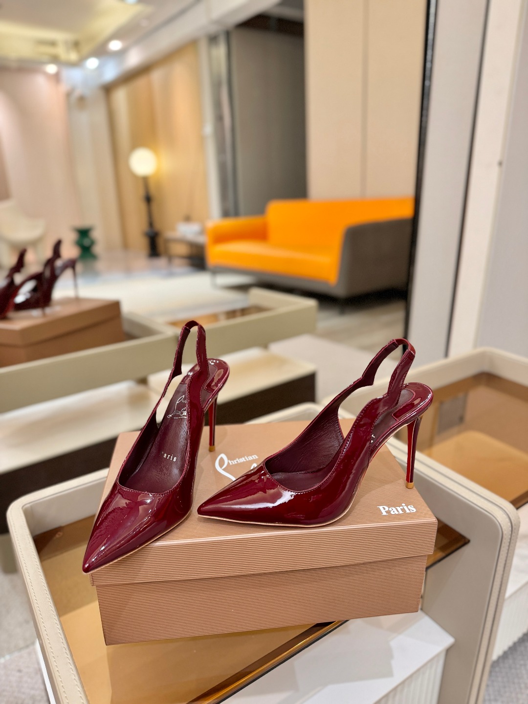 后空波浪（经典款）质感立体穿出时尚芭莎的气质优质皮里更加柔软透气，无敌瘦腿，穿上立马拉升腿的长度～涵深刻