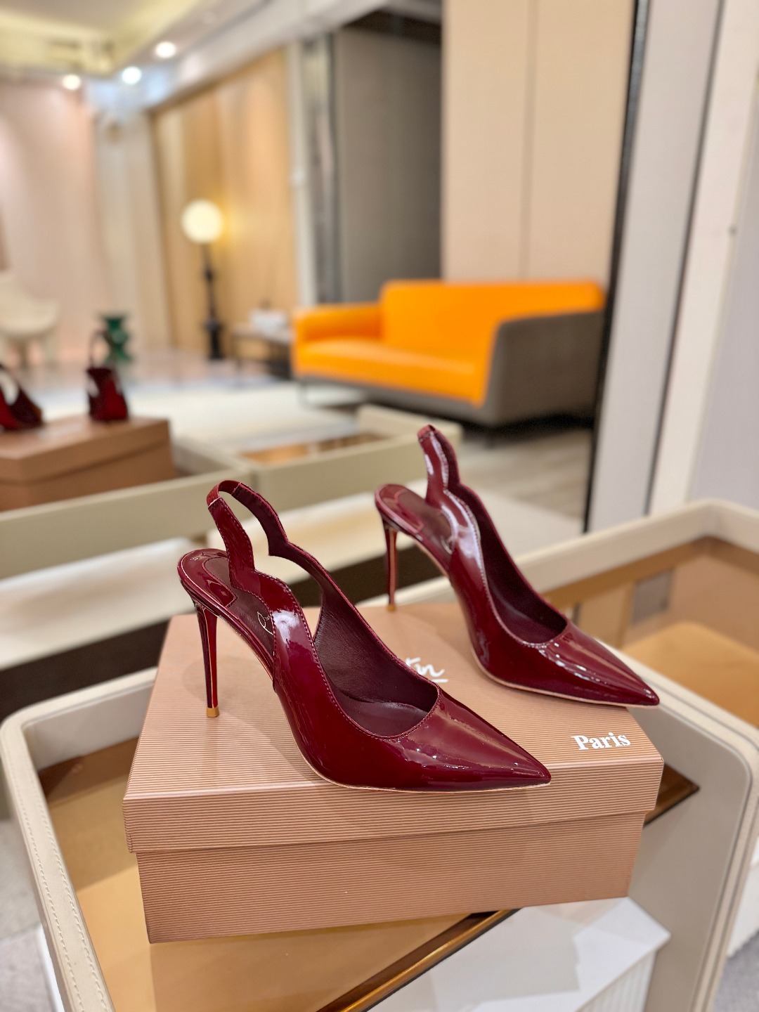 后空波浪（经典款）质感立体穿出时尚芭莎的气质优质皮里更加柔软透气，无敌瘦腿，穿上立马拉升腿的长度～涵深刻