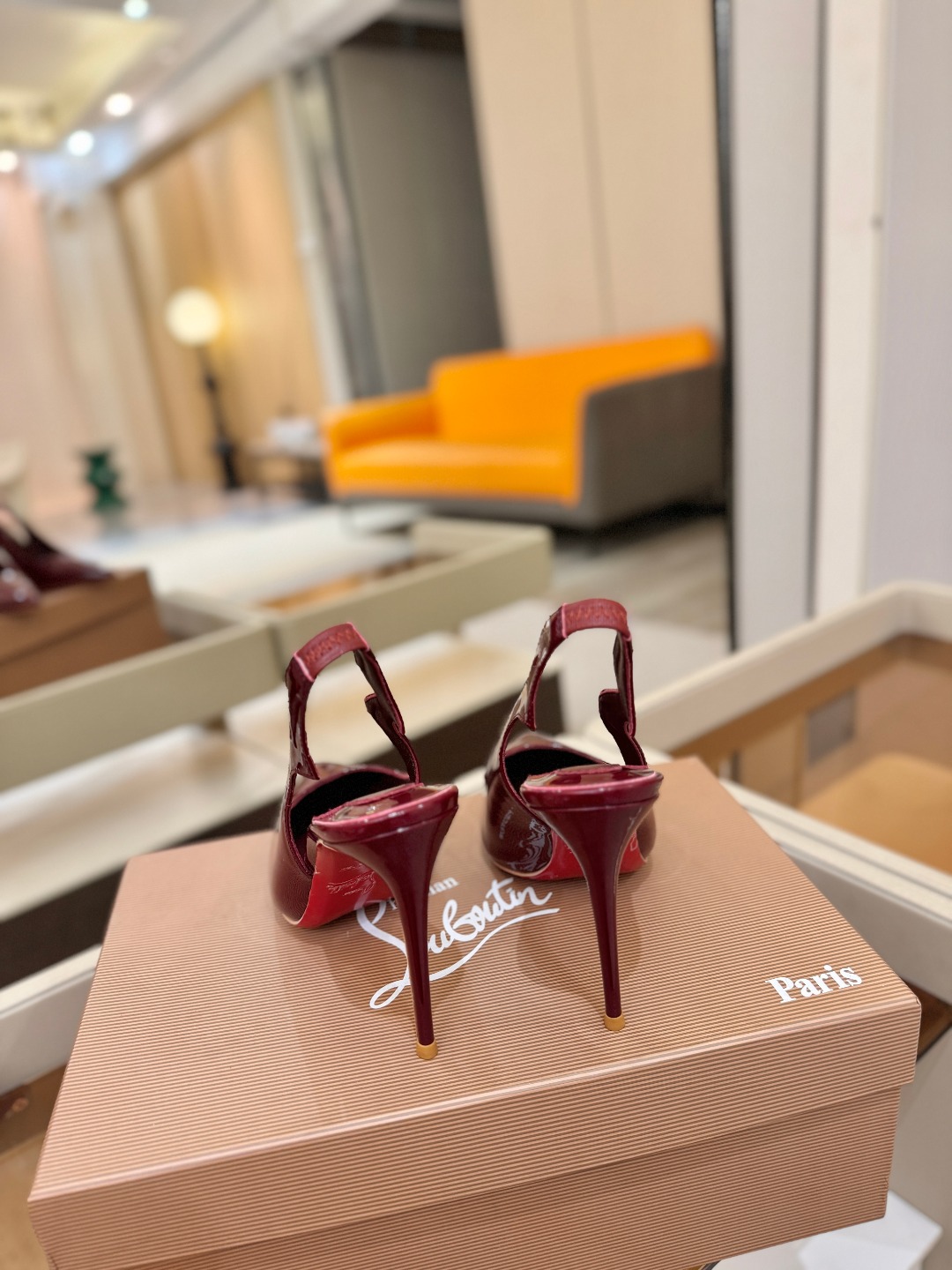 后空波浪（经典款）质感立体穿出时尚芭莎的气质优质皮里更加柔软透气，无敌瘦腿，穿上立马拉升腿的长度～涵深刻