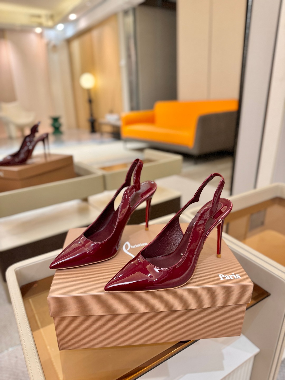 后空波浪（经典款）质感立体穿出时尚芭莎的气质优质皮里更加柔软透气，无敌瘦腿，穿上立马拉升腿的长度～涵深刻