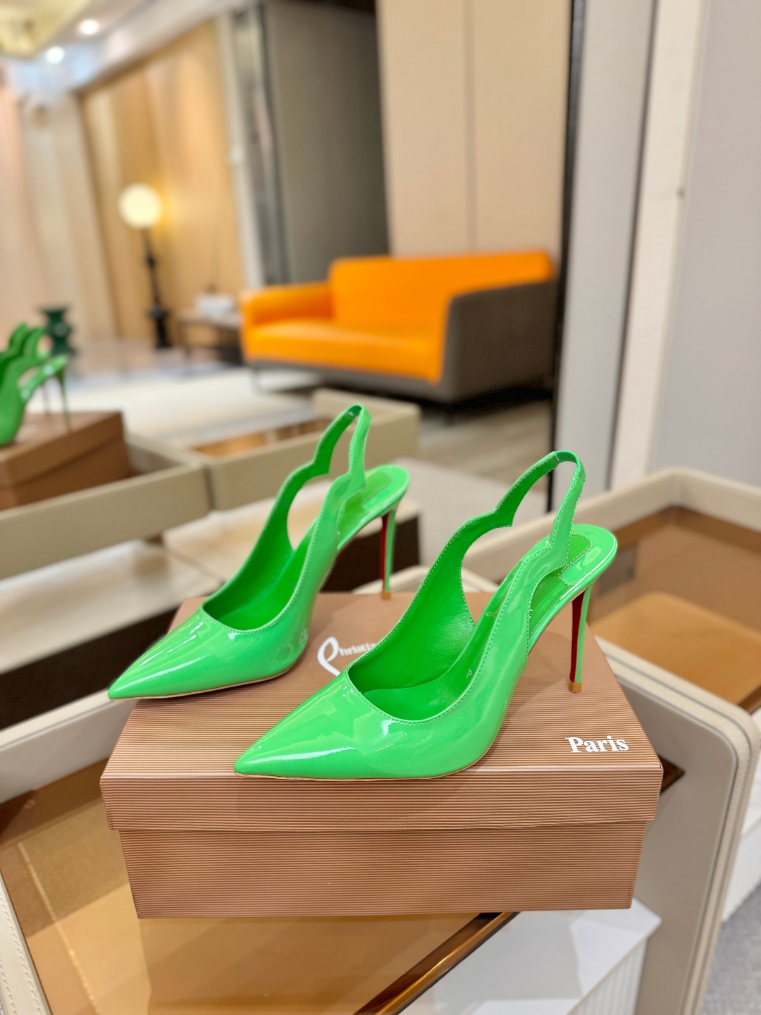 后空波浪（经典款）质感立体穿出时尚芭莎的气质优质皮里更加柔软透气，无敌瘦腿，穿上立马拉升腿的长度～涵深刻