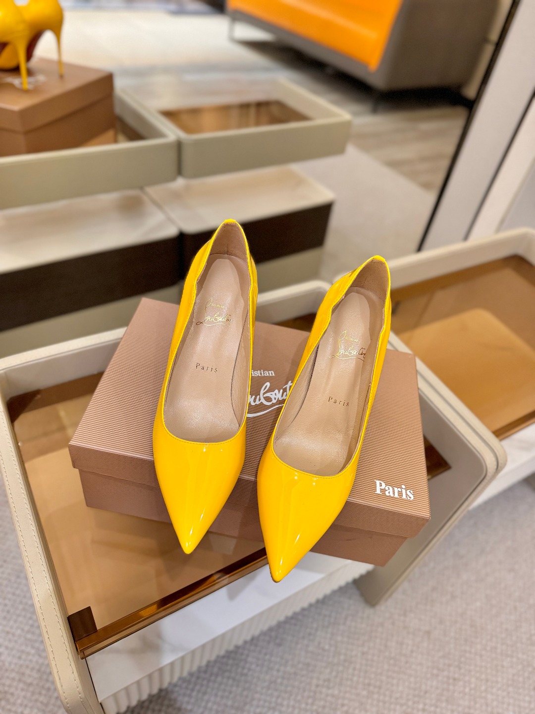 波浪单鞋（经典款）质感立体穿出时尚芭莎的气质优质皮里更加柔软透气，无敌瘦腿，穿上立马拉升腿的长度～涵深刻