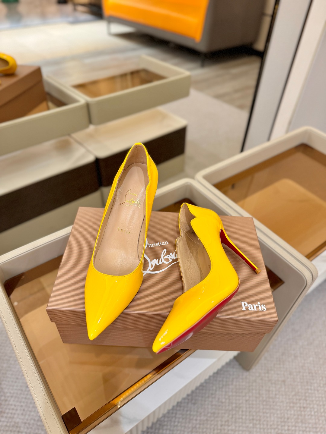 波浪单鞋（经典款）质感立体穿出时尚芭莎的气质优质皮里更加柔软透气，无敌瘦腿，穿上立马拉升腿的长度～涵深刻