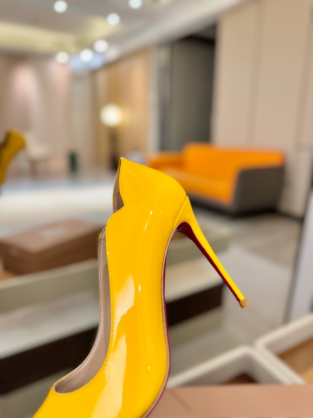 波浪单鞋（经典款）质感立体穿出时尚芭莎的气质优质皮里更加柔软透气，无敌瘦腿，穿上立马拉升腿的长度～涵深刻