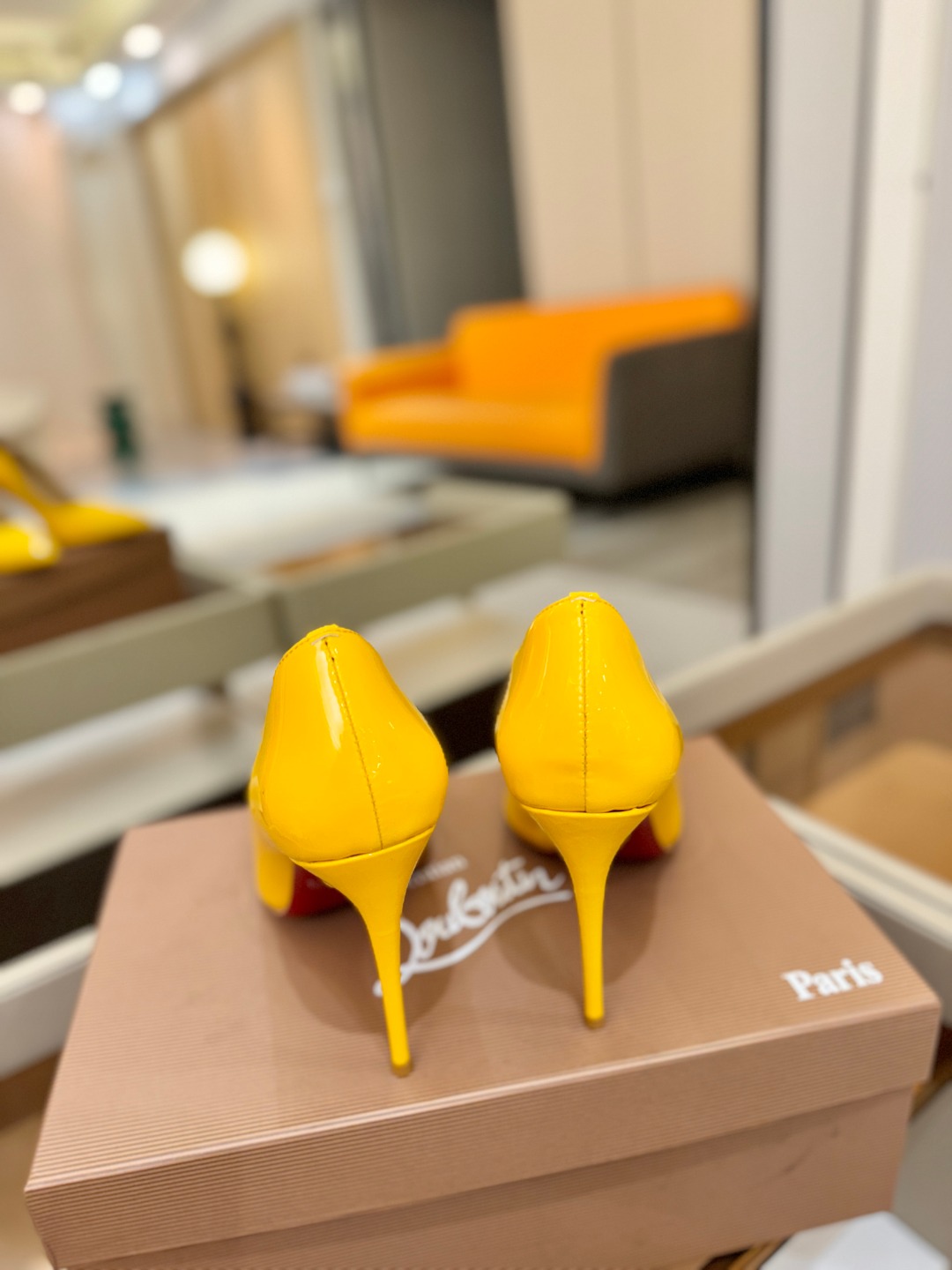 波浪单鞋（经典款）质感立体穿出时尚芭莎的气质优质皮里更加柔软透气，无敌瘦腿，穿上立马拉升腿的长度～涵深刻