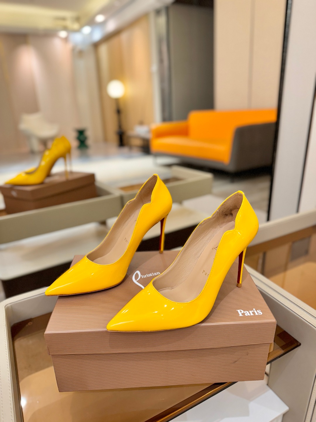 波浪单鞋（经典款）质感立体穿出时尚芭莎的气质优质皮里更加柔软透气，无敌瘦腿，穿上立马拉升腿的长度～涵深刻