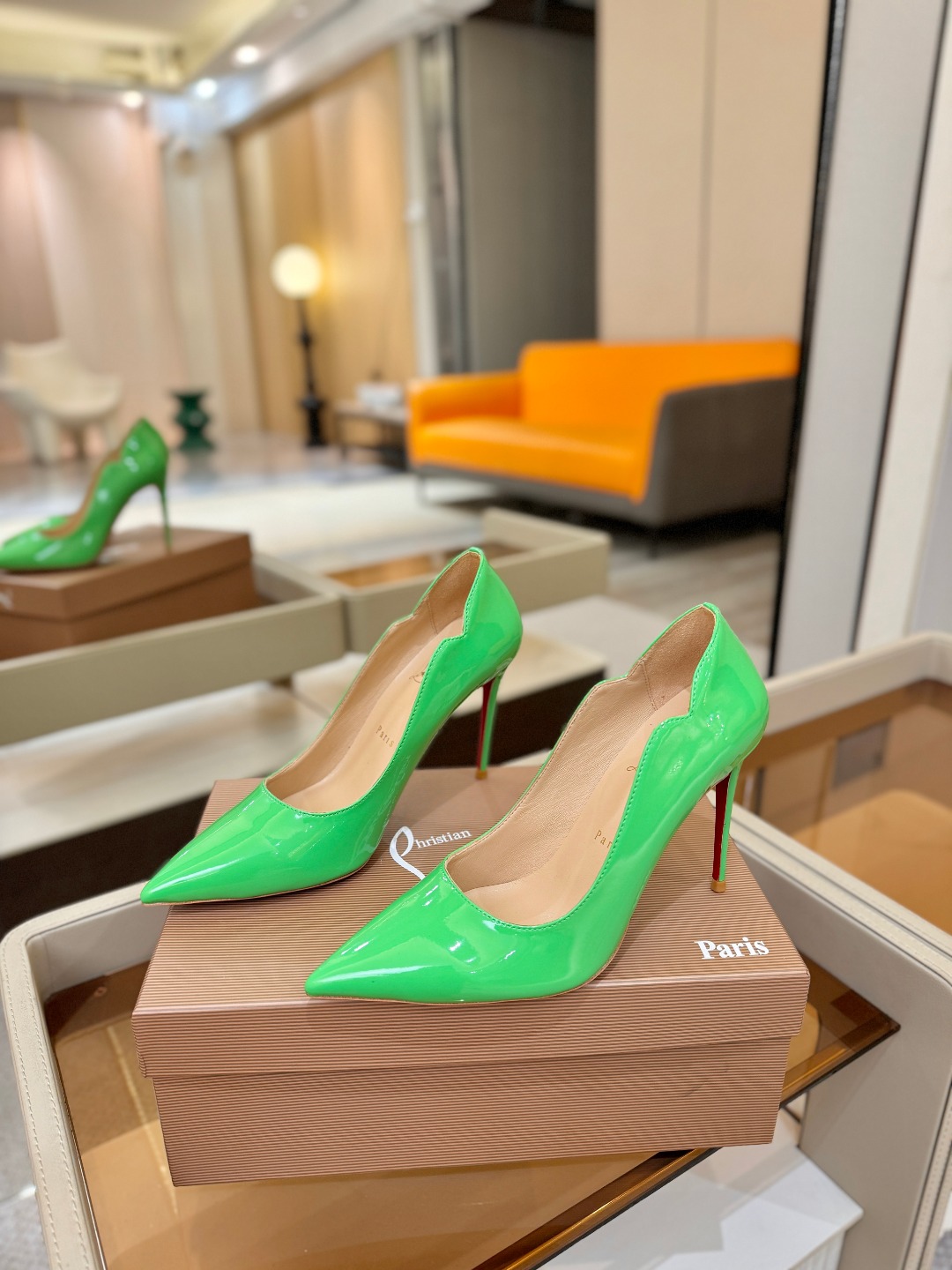 波浪单鞋（经典款）质感立体穿出时尚芭莎的气质优质皮里更加柔软透气，无敌瘦腿，穿上立马拉升腿的长度～涵深刻