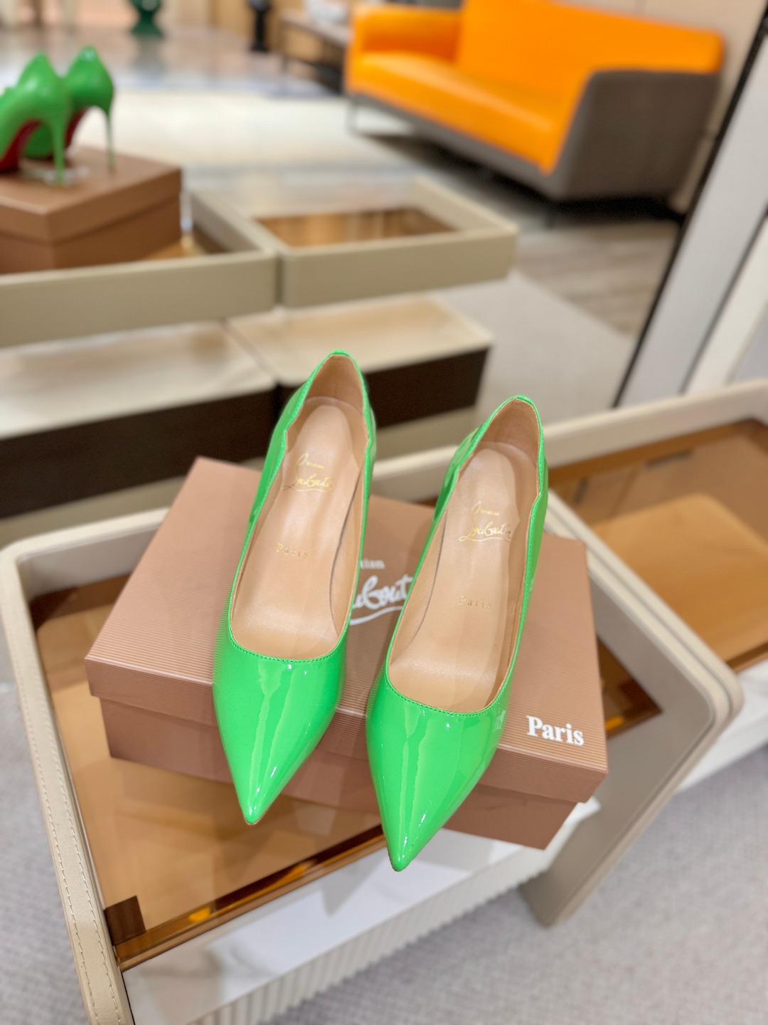 波浪单鞋（经典款）质感立体穿出时尚芭莎的气质优质皮里更加柔软透气，无敌瘦腿，穿上立马拉升腿的长度～涵深刻