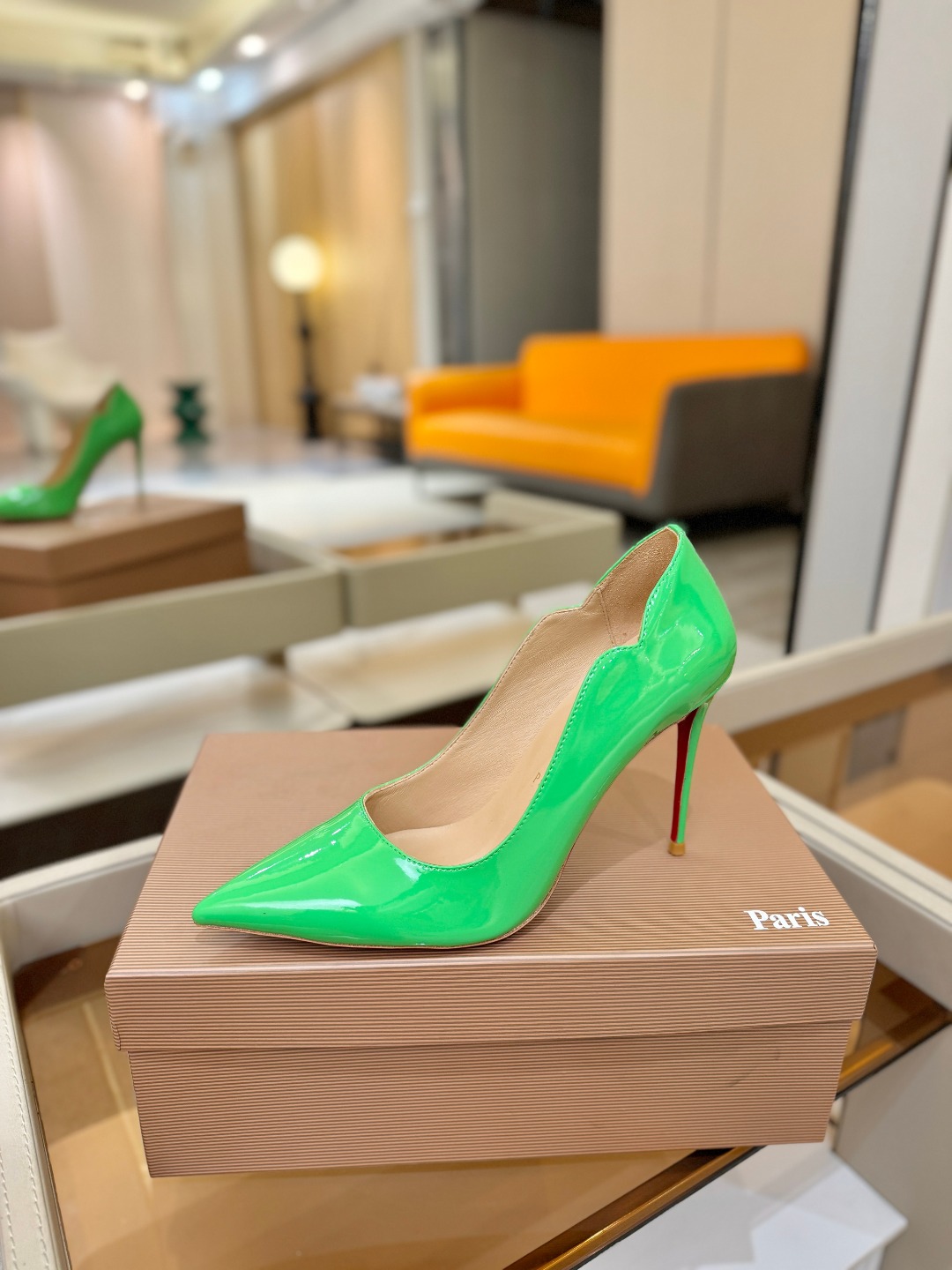 波浪单鞋（经典款）质感立体穿出时尚芭莎的气质优质皮里更加柔软透气，无敌瘦腿，穿上立马拉升腿的长度～涵深刻