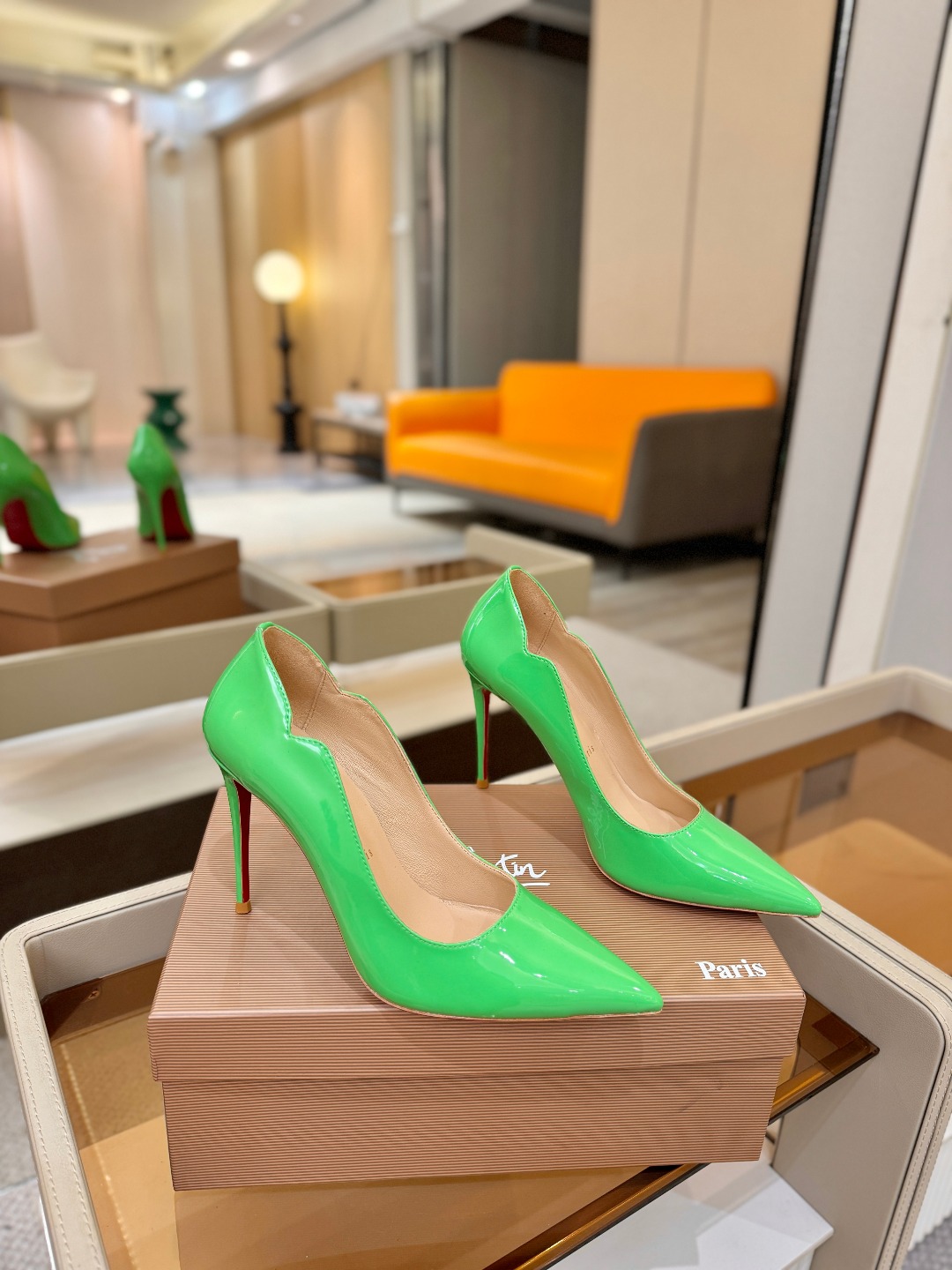 波浪单鞋（经典款）质感立体穿出时尚芭莎的气质优质皮里更加柔软透气，无敌瘦腿，穿上立马拉升腿的长度～涵深刻