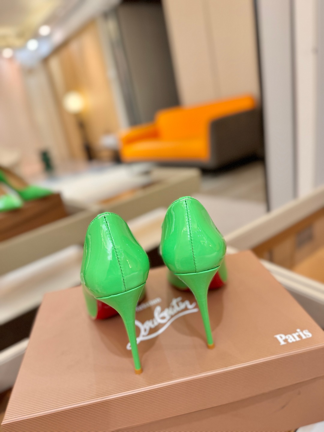 波浪单鞋（经典款）质感立体穿出时尚芭莎的气质优质皮里更加柔软透气，无敌瘦腿，穿上立马拉升腿的长度～涵深刻