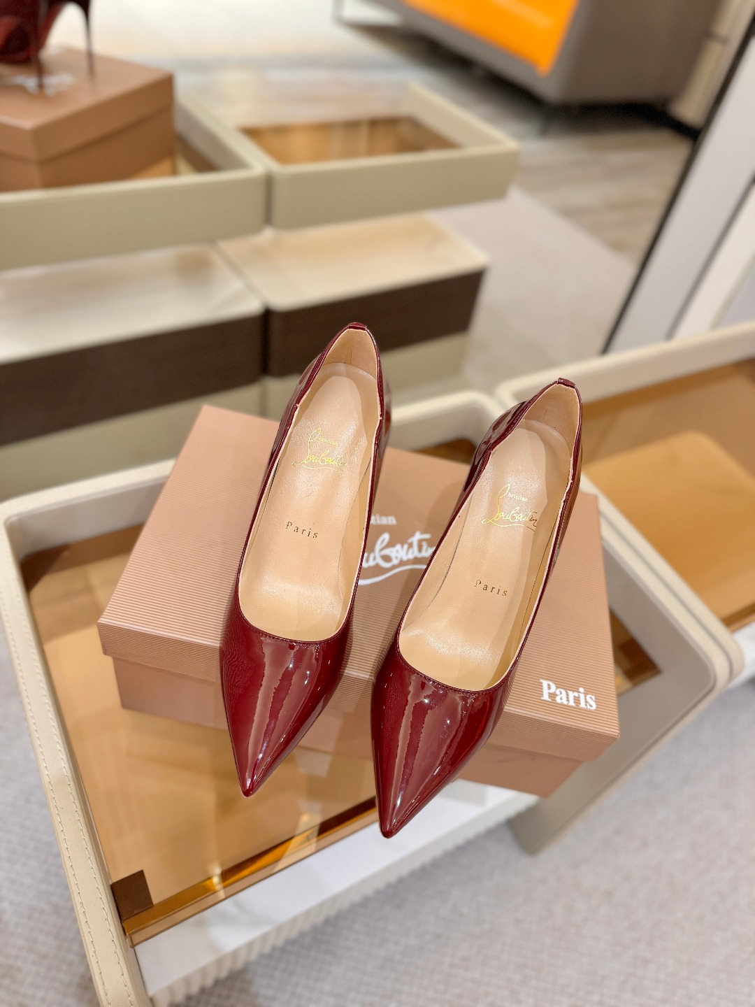 波浪单鞋（经典款）质感立体穿出时尚芭莎的气质优质皮里更加柔软透气，无敌瘦腿，穿上立马拉升腿的长度～涵深刻