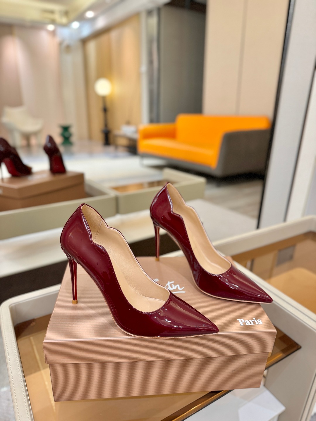 波浪单鞋（经典款）质感立体穿出时尚芭莎的气质优质皮里更加柔软透气，无敌瘦腿，穿上立马拉升腿的长度～涵深刻