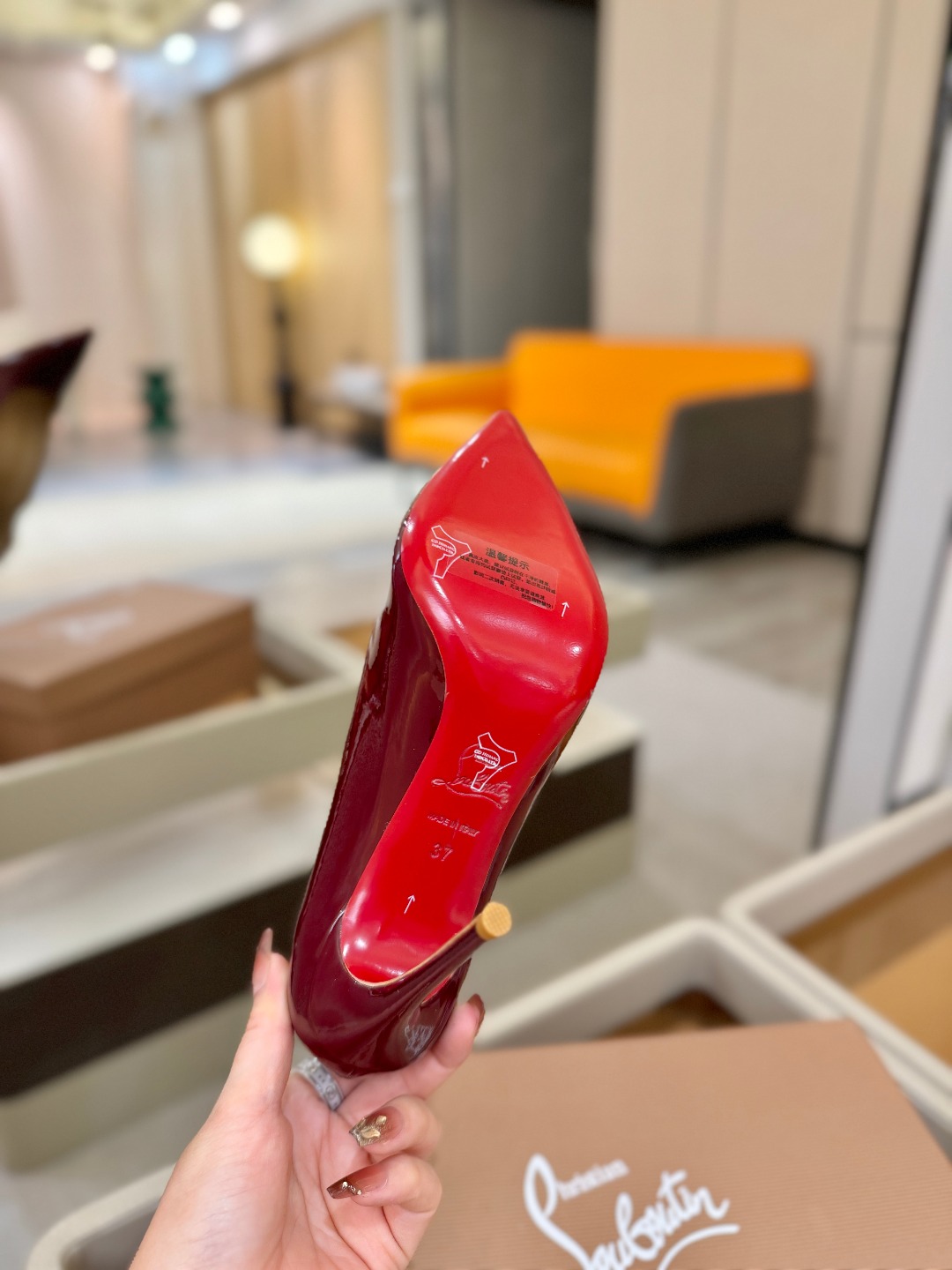 波浪单鞋（经典款）质感立体穿出时尚芭莎的气质优质皮里更加柔软透气，无敌瘦腿，穿上立马拉升腿的长度～涵深刻