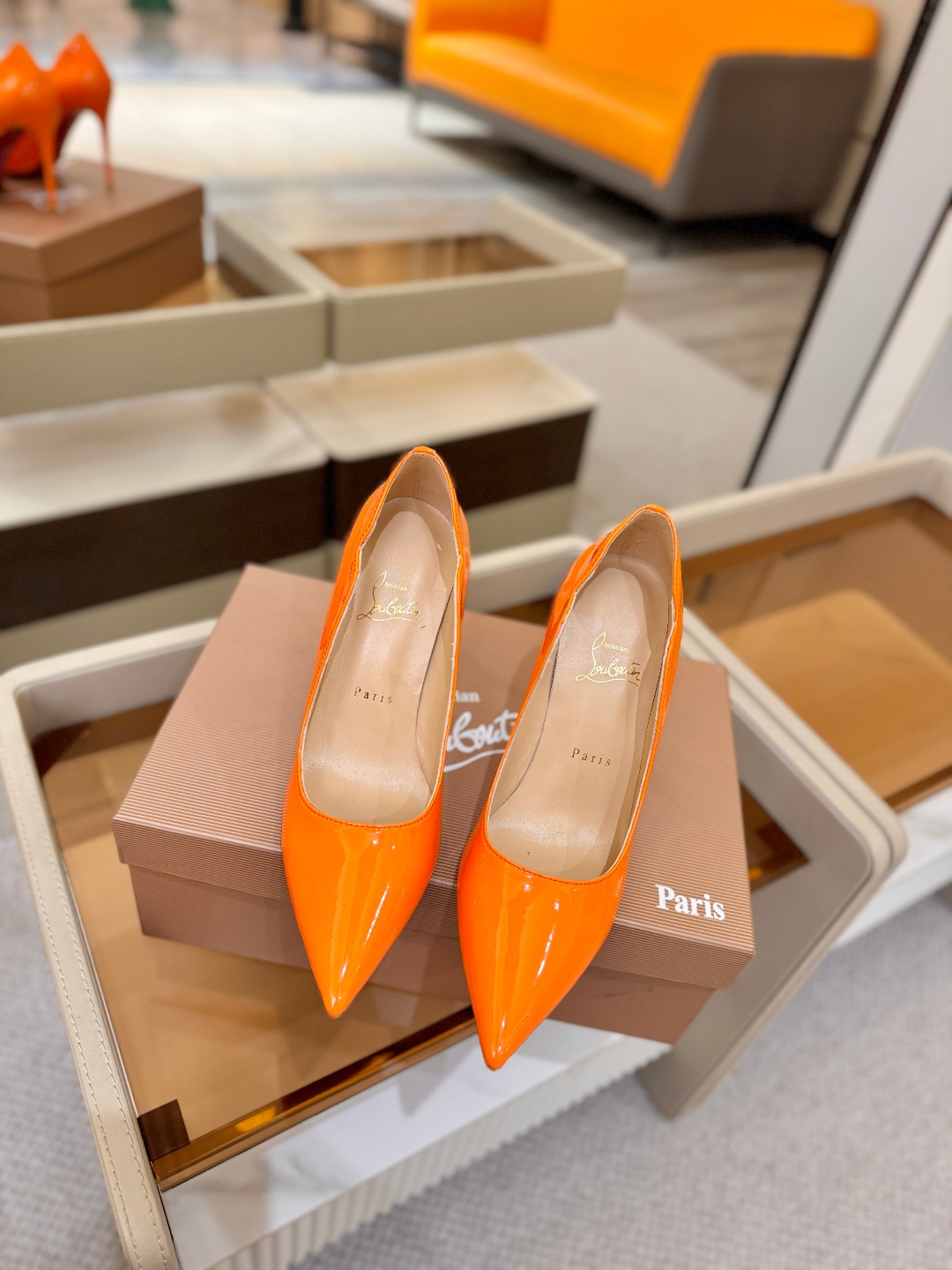 波浪单鞋（经典款）质感立体穿出时尚芭莎的气质优质皮里更加柔软透气，无敌瘦腿，穿上立马拉升腿的长度～涵深刻