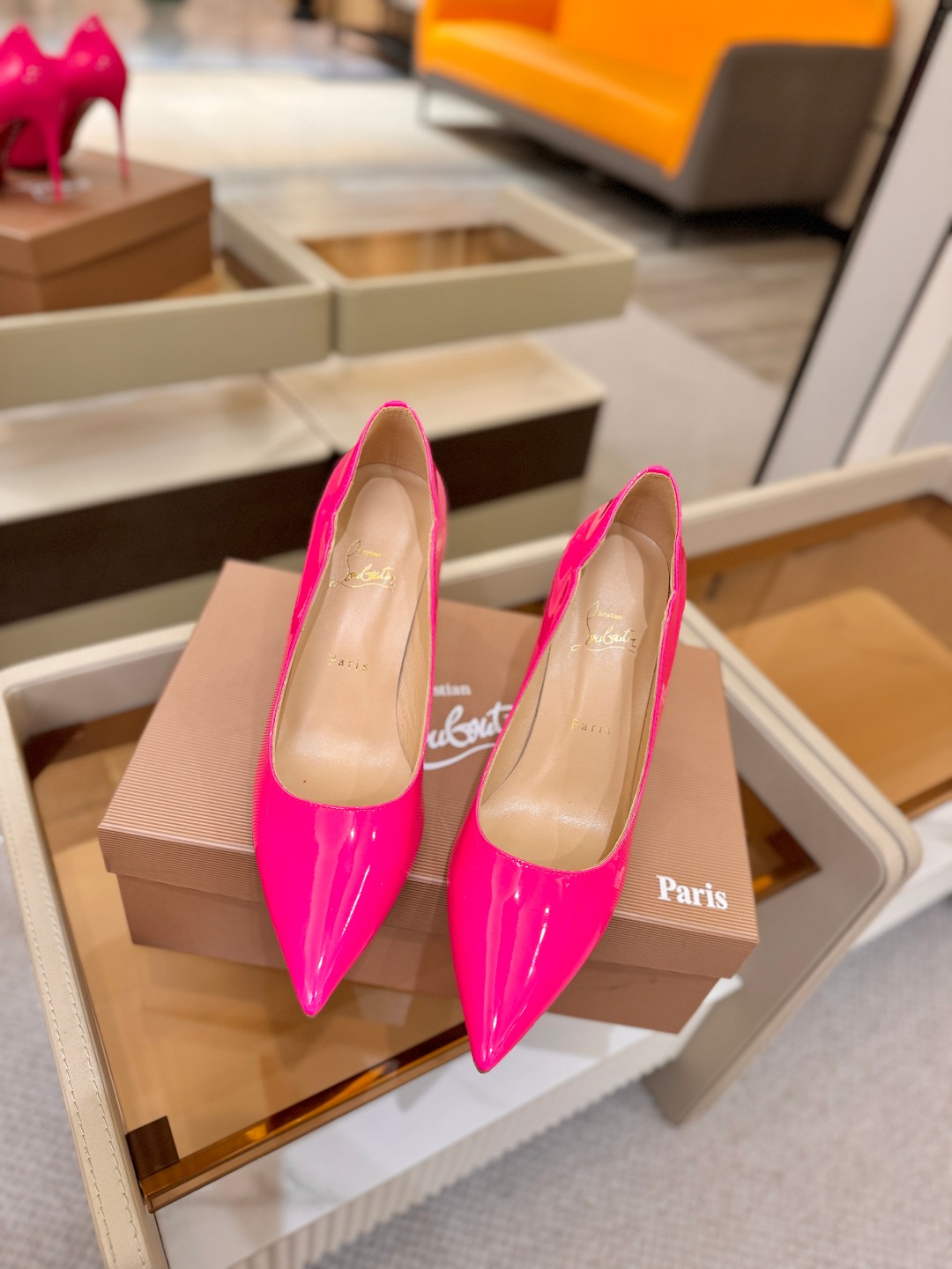 波浪单鞋（经典款）质感立体穿出时尚芭莎的气质优质皮里更加柔软透气，无敌瘦腿，穿上立马拉升腿的长度～涵深刻