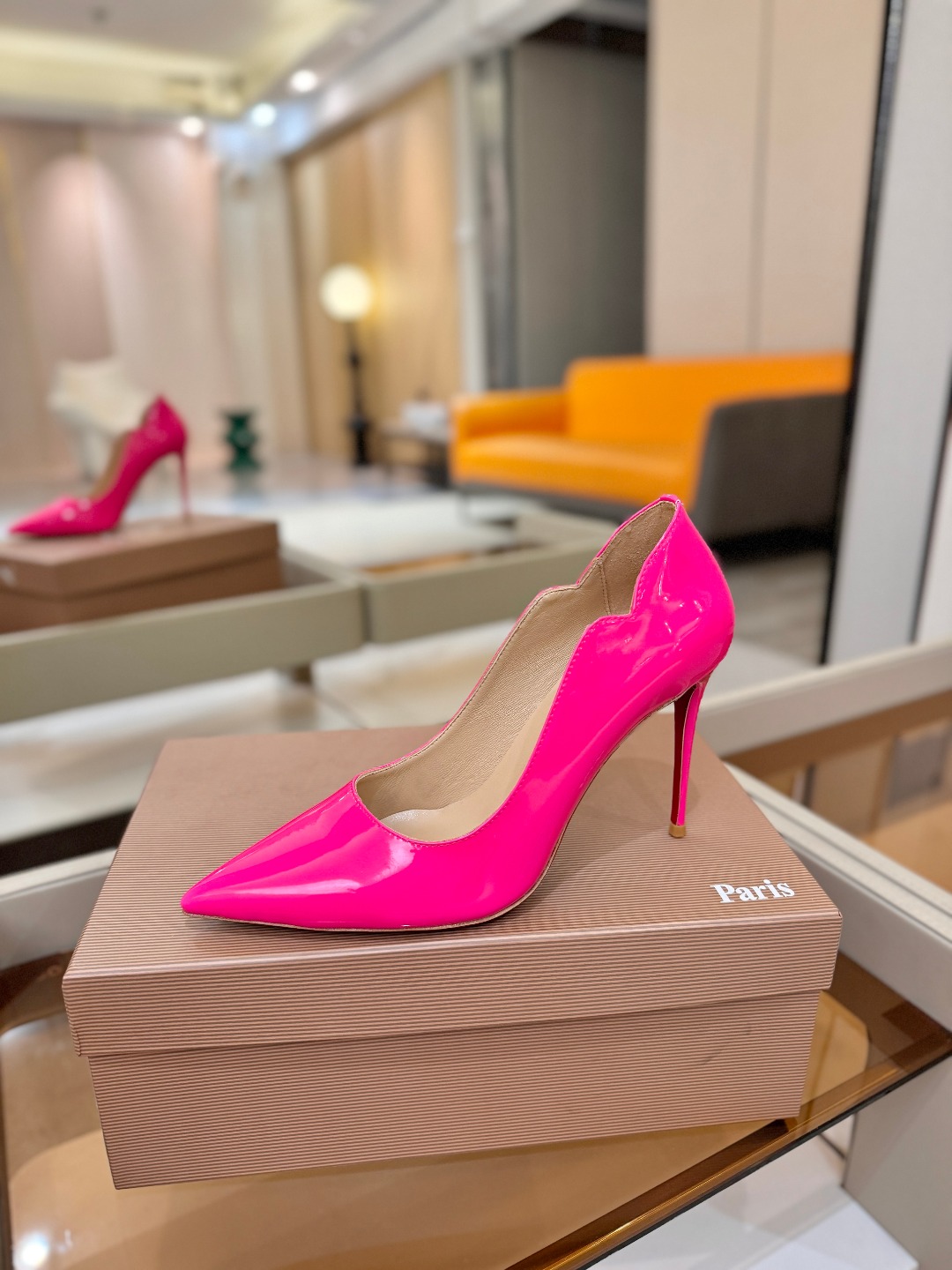 波浪单鞋（经典款）质感立体穿出时尚芭莎的气质优质皮里更加柔软透气，无敌瘦腿，穿上立马拉升腿的长度～涵深刻