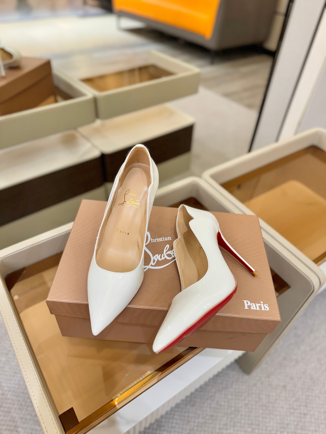 波浪单鞋（经典款）质感立体穿出时尚芭莎的气质优质皮里更加柔软透气，无敌瘦腿，穿上立马拉升腿的长度～涵深刻