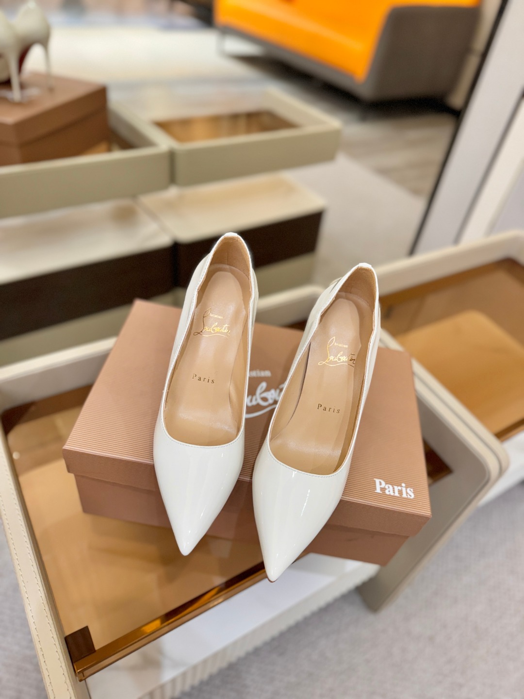 波浪单鞋（经典款）质感立体穿出时尚芭莎的气质优质皮里更加柔软透气，无敌瘦腿，穿上立马拉升腿的长度～涵深刻