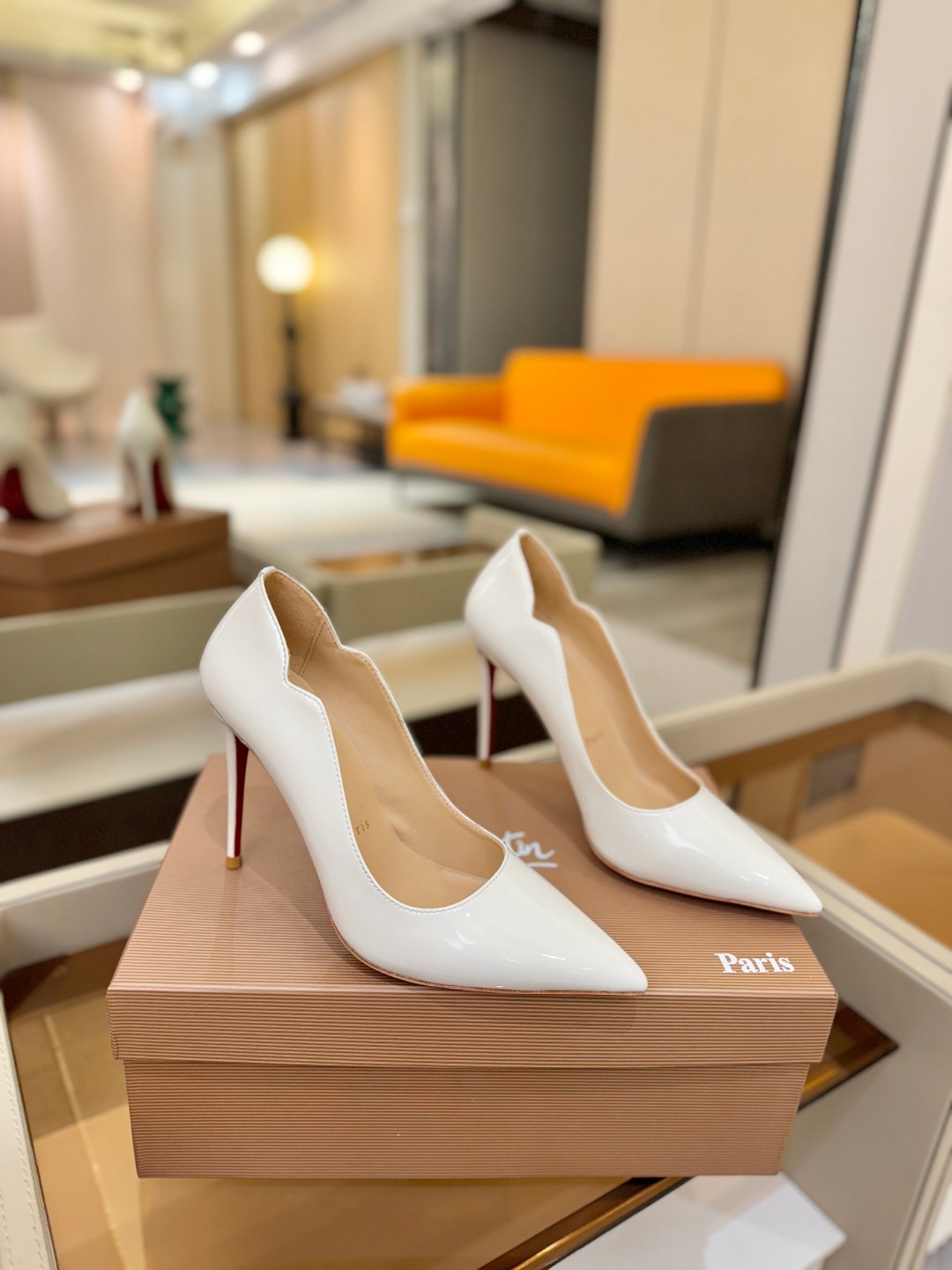 波浪单鞋（经典款）质感立体穿出时尚芭莎的气质优质皮里更加柔软透气，无敌瘦腿，穿上立马拉升腿的长度～涵深刻