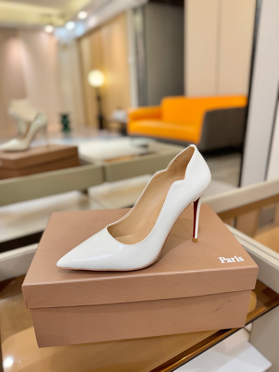 波浪单鞋（经典款）质感立体穿出时尚芭莎的气质优质皮里更加柔软透气，无敌瘦腿，穿上立马拉升腿的长度～涵深刻