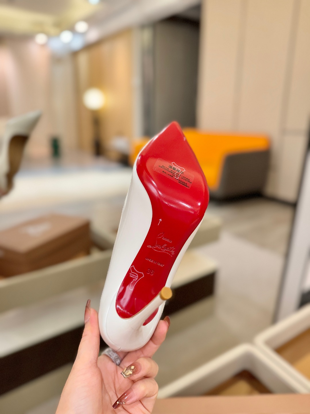 波浪单鞋（经典款）质感立体穿出时尚芭莎的气质优质皮里更加柔软透气，无敌瘦腿，穿上立马拉升腿的长度～涵深刻