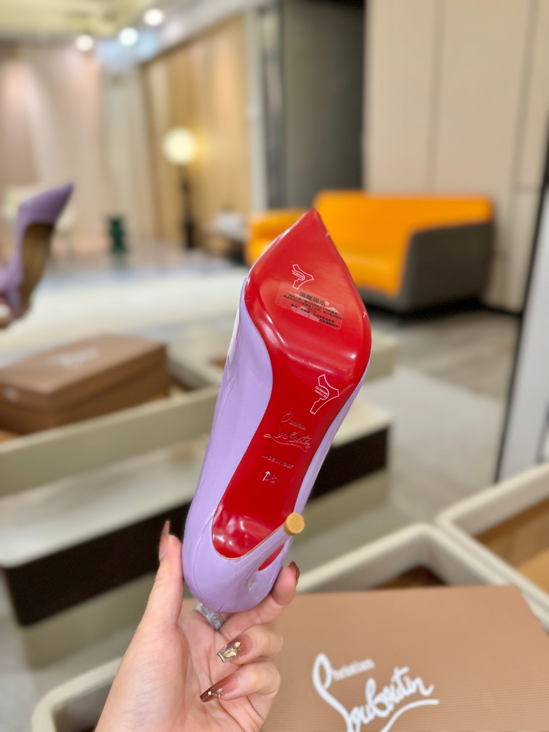 波浪单鞋（经典款）质感立体穿出时尚芭莎的气质优质皮里更加柔软透气，无敌瘦腿，穿上立马拉升腿的长度～涵深刻