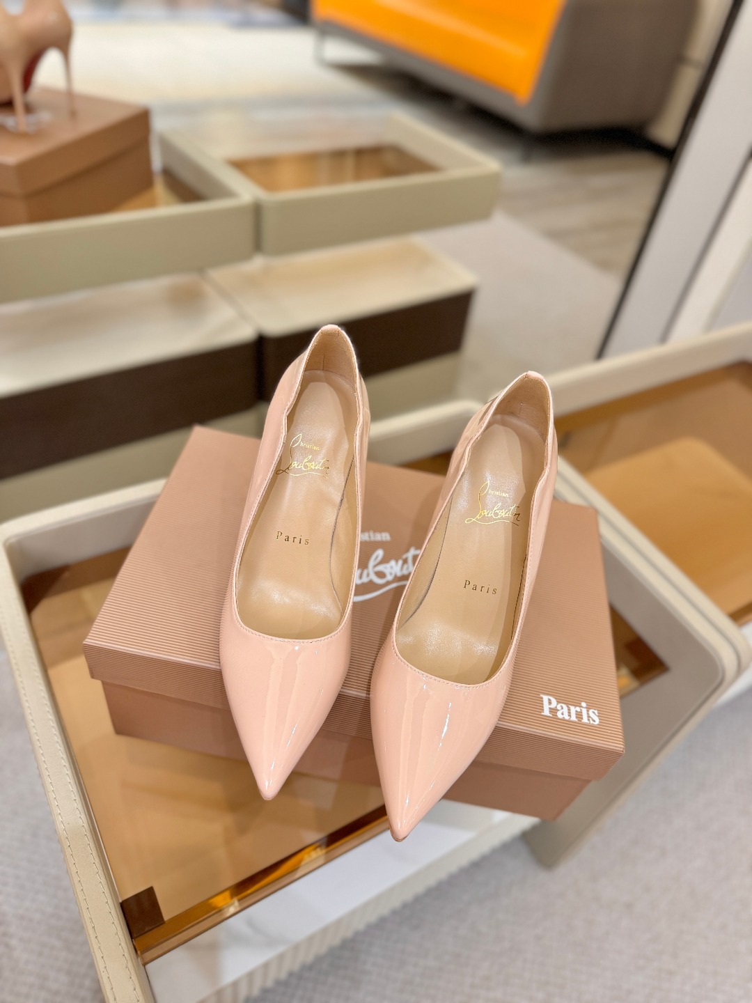 波浪单鞋（经典款）质感立体穿出时尚芭莎的气质优质皮里更加柔软透气，无敌瘦腿，穿上立马拉升腿的长度～涵深刻