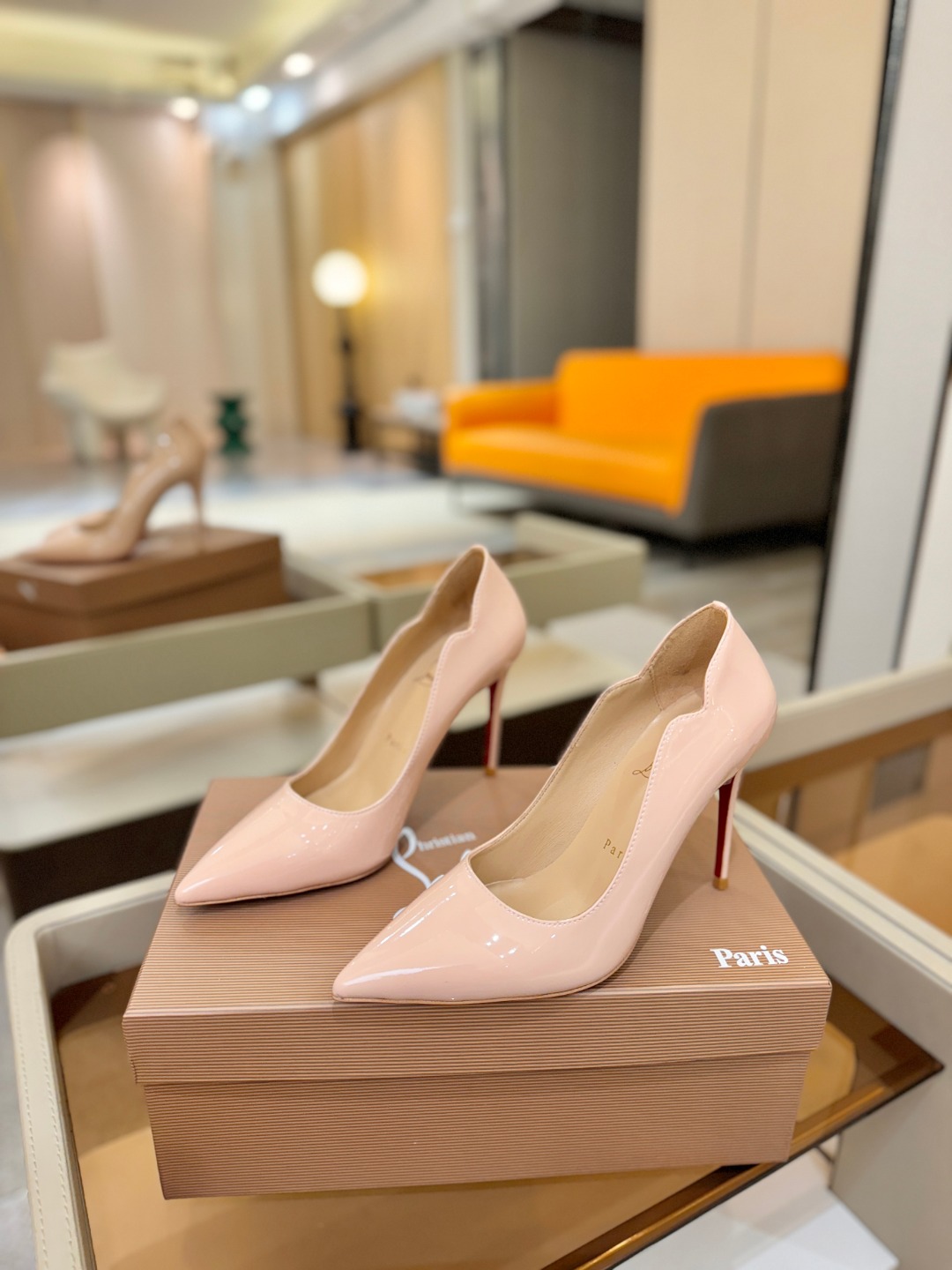 波浪单鞋（经典款）质感立体穿出时尚芭莎的气质优质皮里更加柔软透气，无敌瘦腿，穿上立马拉升腿的长度～涵深刻