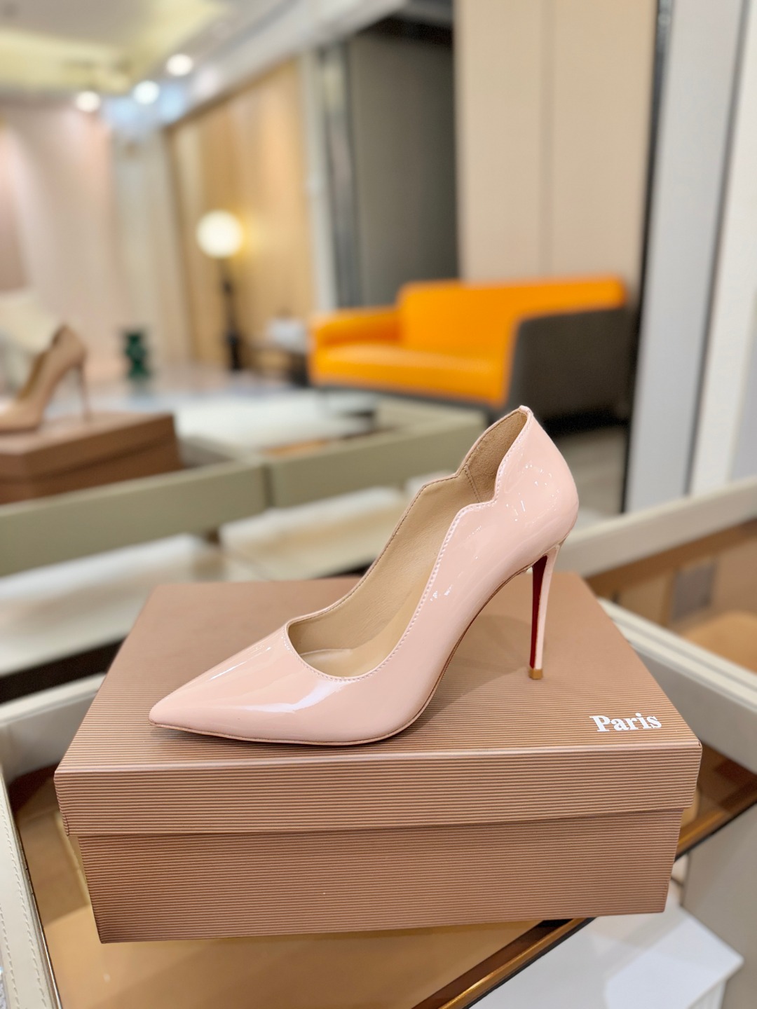 波浪单鞋（经典款）质感立体穿出时尚芭莎的气质优质皮里更加柔软透气，无敌瘦腿，穿上立马拉升腿的长度～涵深刻