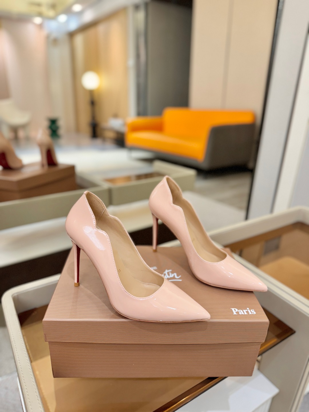 波浪单鞋（经典款）质感立体穿出时尚芭莎的气质优质皮里更加柔软透气，无敌瘦腿，穿上立马拉升腿的长度～涵深刻