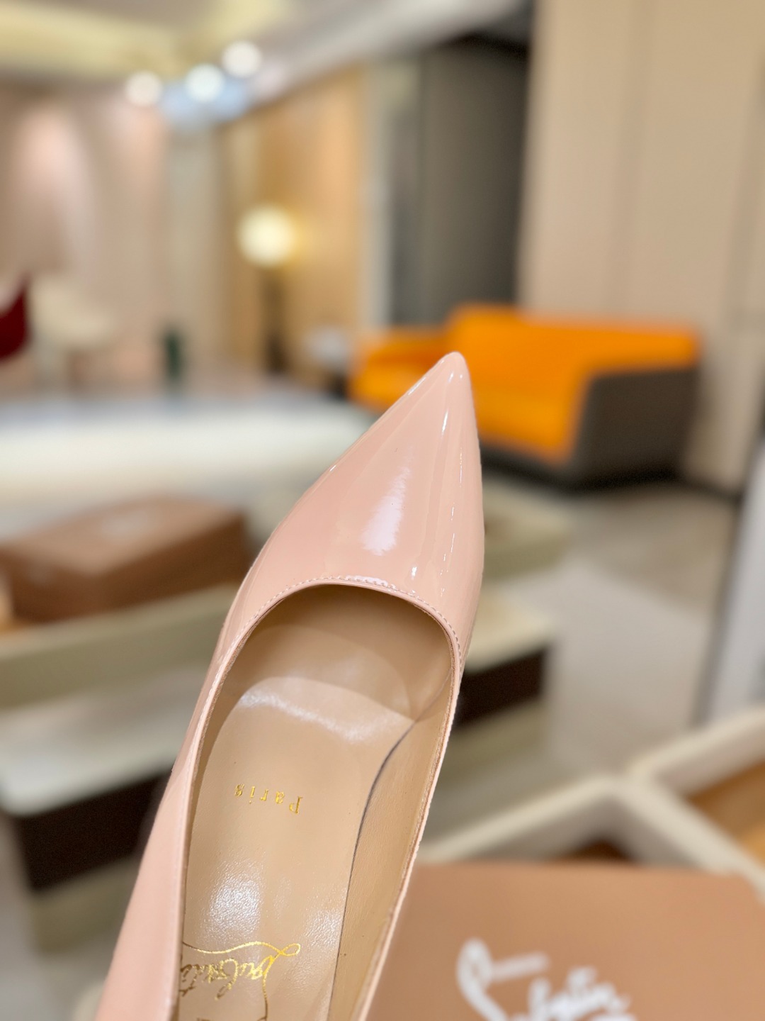 波浪单鞋（经典款）质感立体穿出时尚芭莎的气质优质皮里更加柔软透气，无敌瘦腿，穿上立马拉升腿的长度～涵深刻