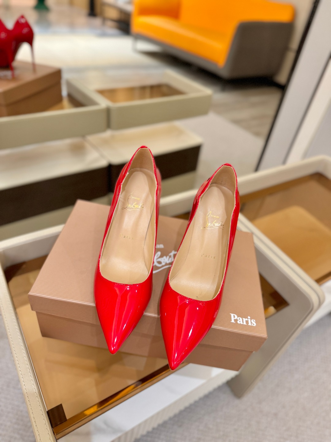 波浪单鞋（经典款）质感立体穿出时尚芭莎的气质优质皮里更加柔软透气，无敌瘦腿，穿上立马拉升腿的长度～涵深刻