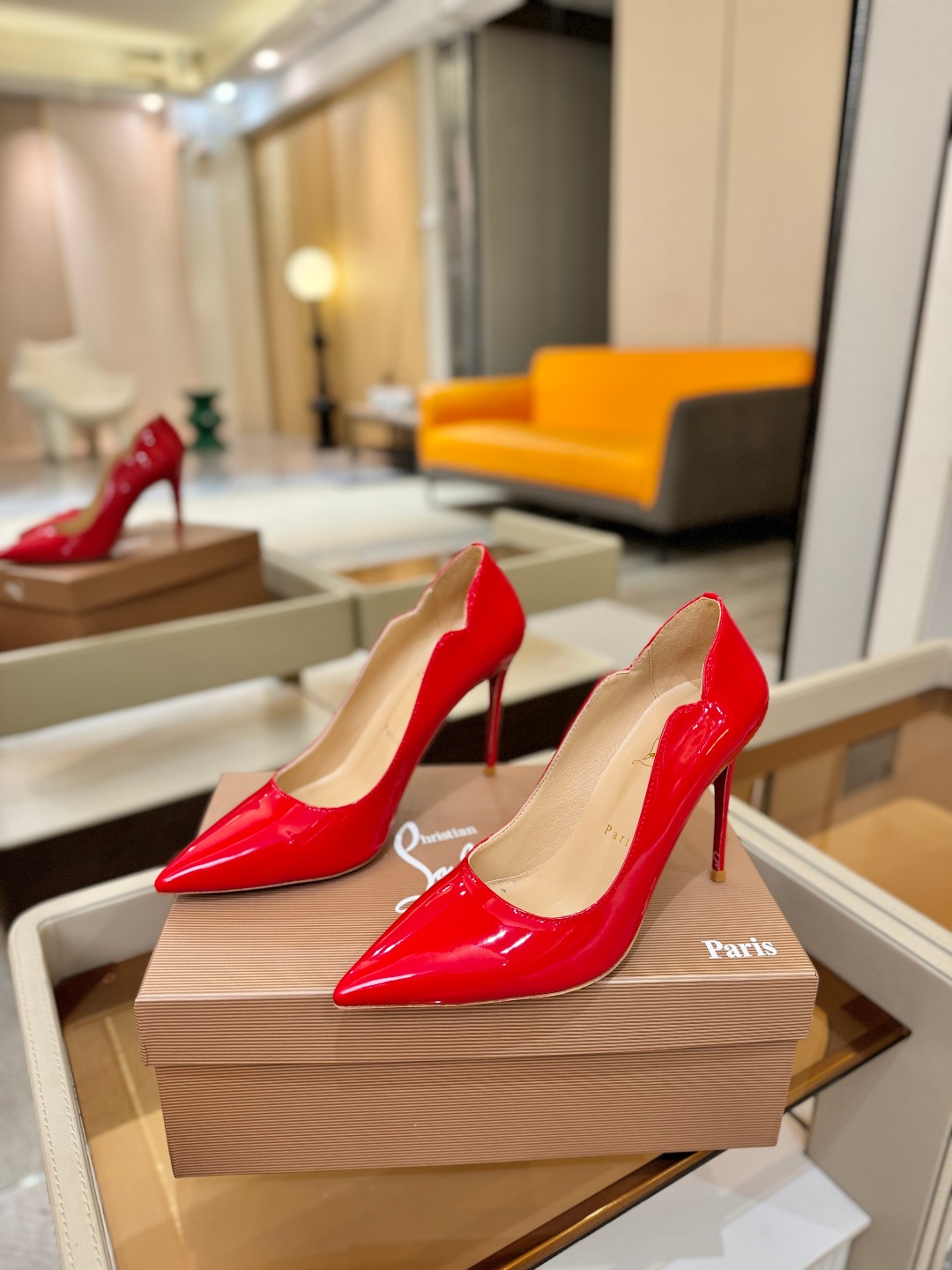 波浪单鞋（经典款）质感立体穿出时尚芭莎的气质优质皮里更加柔软透气，无敌瘦腿，穿上立马拉升腿的长度～涵深刻