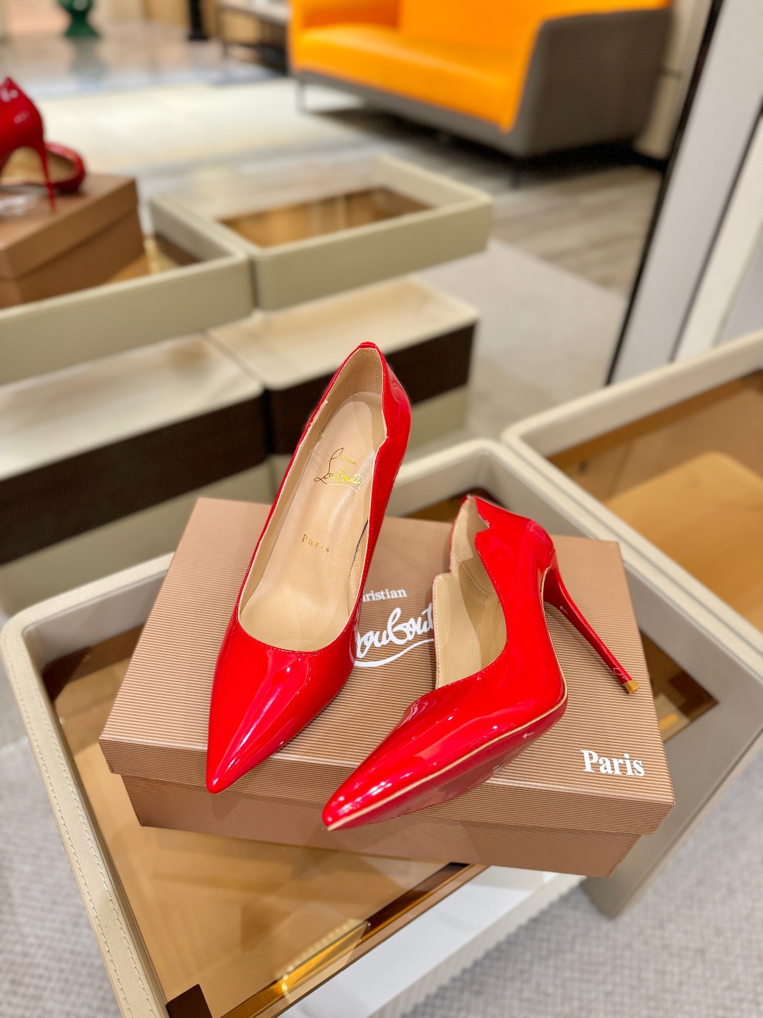 波浪单鞋（经典款）质感立体穿出时尚芭莎的气质优质皮里更加柔软透气，无敌瘦腿，穿上立马拉升腿的长度～涵深刻