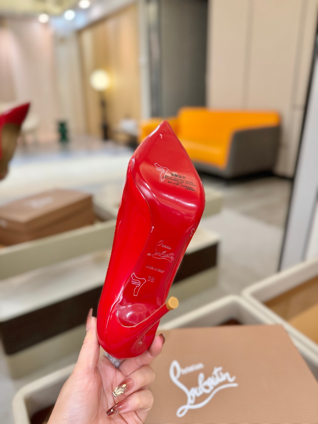 波浪单鞋（经典款）质感立体穿出时尚芭莎的气质优质皮里更加柔软透气，无敌瘦腿，穿上立马拉升腿的长度～涵深刻