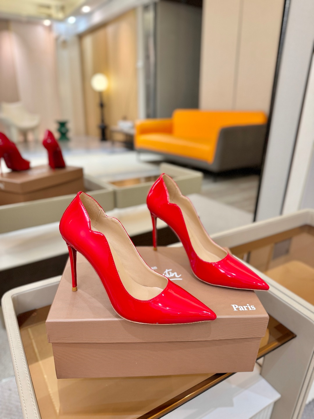 波浪单鞋（经典款）质感立体穿出时尚芭莎的气质优质皮里更加柔软透气，无敌瘦腿，穿上立马拉升腿的长度～涵深刻