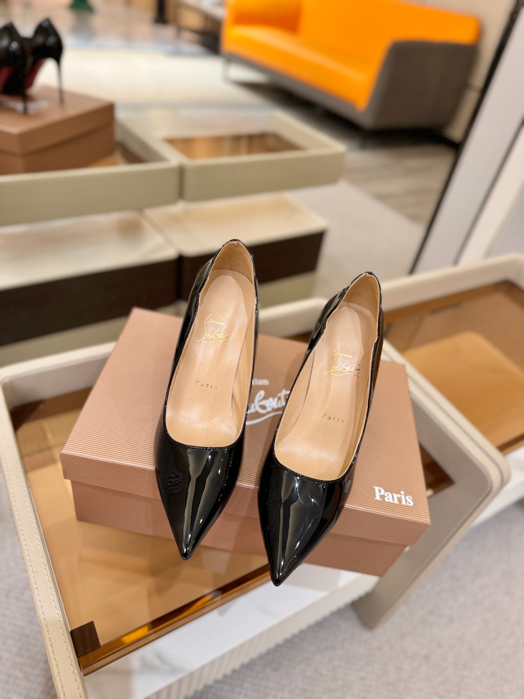 波浪单鞋（经典款）质感立体穿出时尚芭莎的气质优质皮里更加柔软透气，无敌瘦腿，穿上立马拉升腿的长度～涵深刻