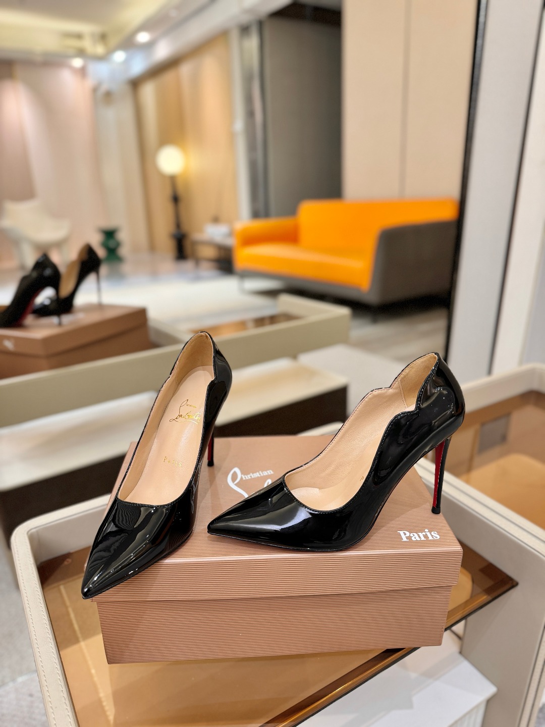 波浪单鞋（经典款）质感立体穿出时尚芭莎的气质优质皮里更加柔软透气，无敌瘦腿，穿上立马拉升腿的长度～涵深刻