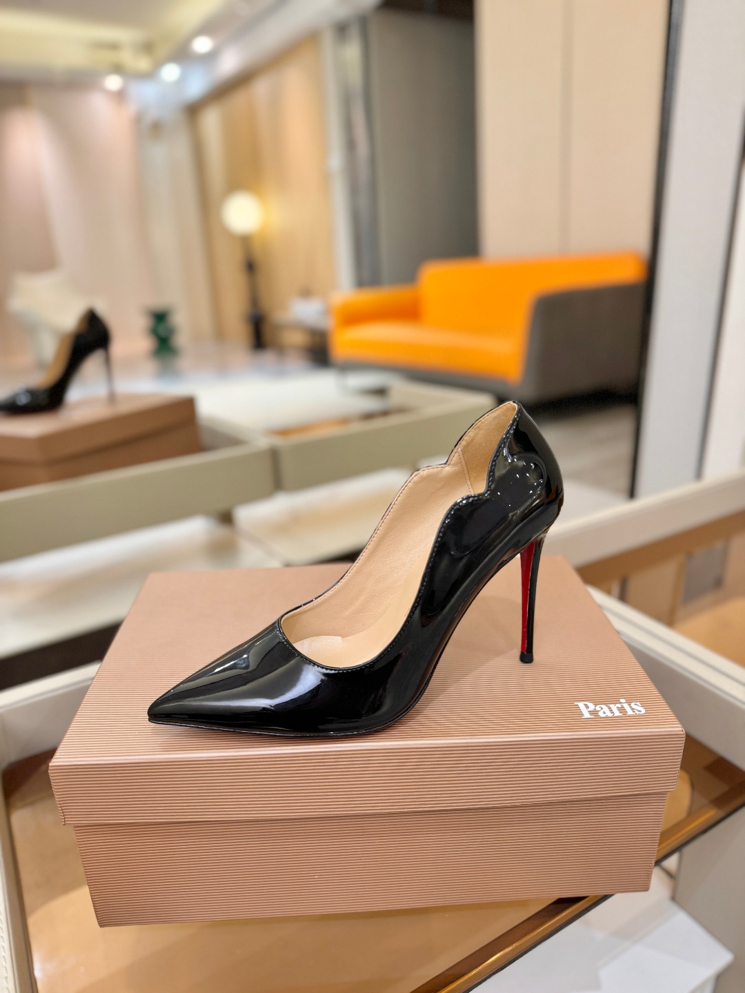 波浪单鞋（经典款）质感立体穿出时尚芭莎的气质优质皮里更加柔软透气，无敌瘦腿，穿上立马拉升腿的长度～涵深刻