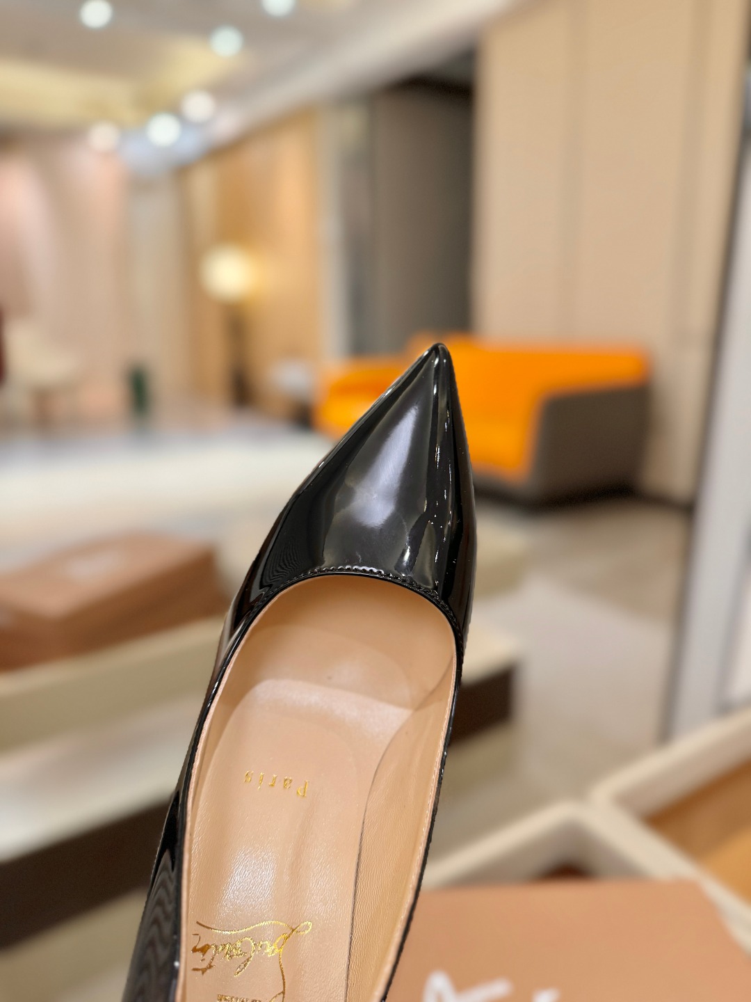 波浪单鞋（经典款）质感立体穿出时尚芭莎的气质优质皮里更加柔软透气，无敌瘦腿，穿上立马拉升腿的长度～涵深刻