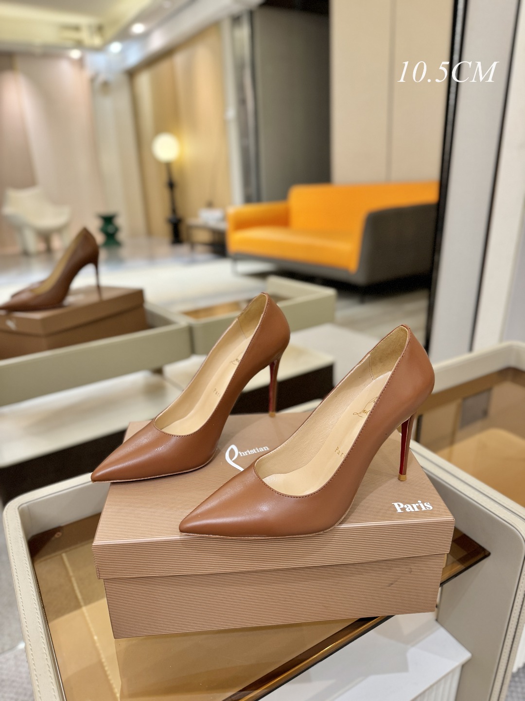 皮面单鞋（经典款）质感立体穿出时尚芭莎的气质优质皮里更加柔软透气，无敌瘦腿，穿上立马拉升腿的长度～涵深刻