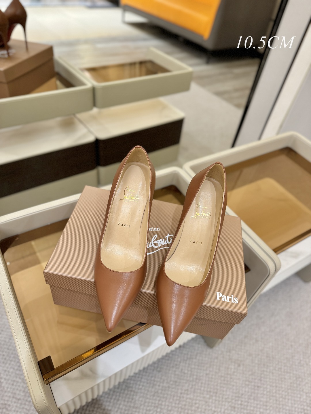 皮面单鞋（经典款）质感立体穿出时尚芭莎的气质优质皮里更加柔软透气，无敌瘦腿，穿上立马拉升腿的长度～涵深刻