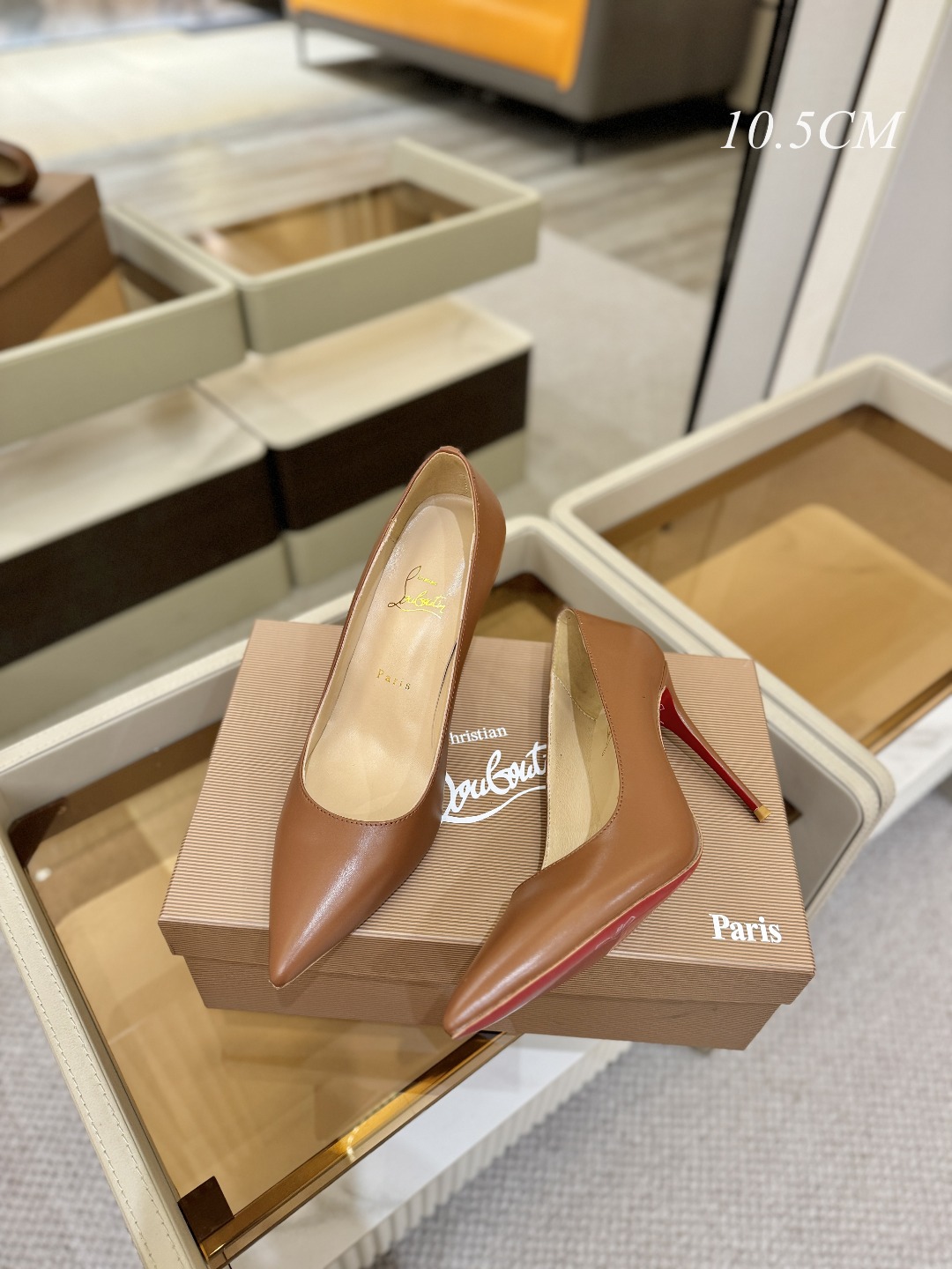 皮面单鞋（经典款）质感立体穿出时尚芭莎的气质优质皮里更加柔软透气，无敌瘦腿，穿上立马拉升腿的长度～涵深刻