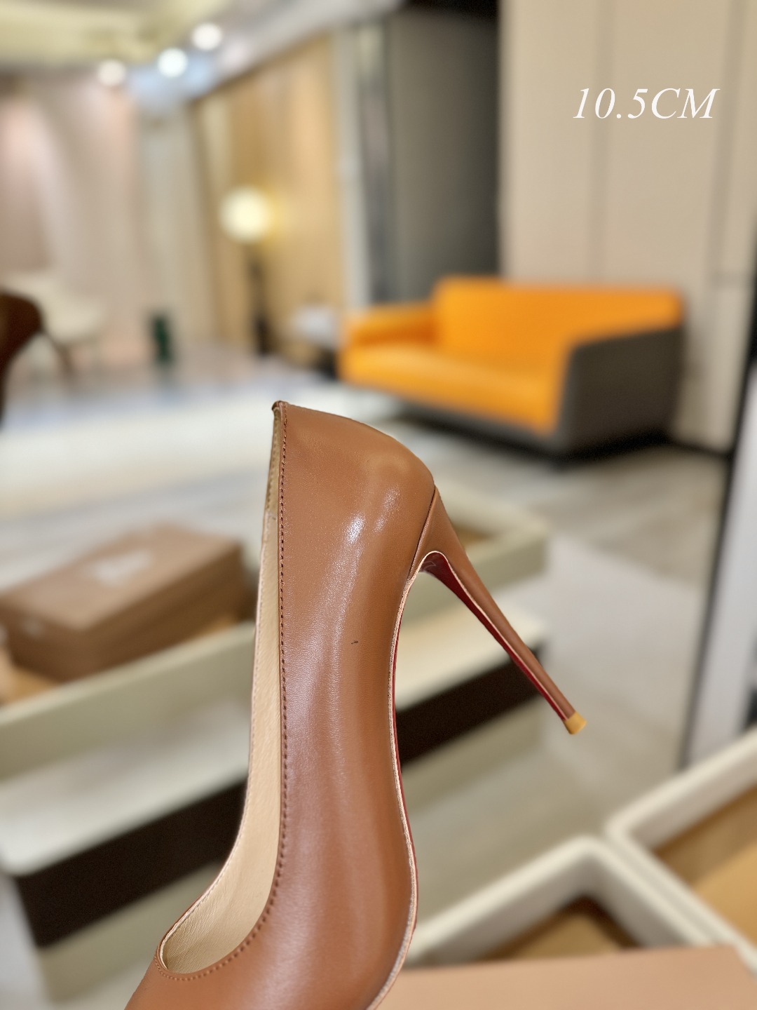 皮面单鞋（经典款）质感立体穿出时尚芭莎的气质优质皮里更加柔软透气，无敌瘦腿，穿上立马拉升腿的长度～涵深刻