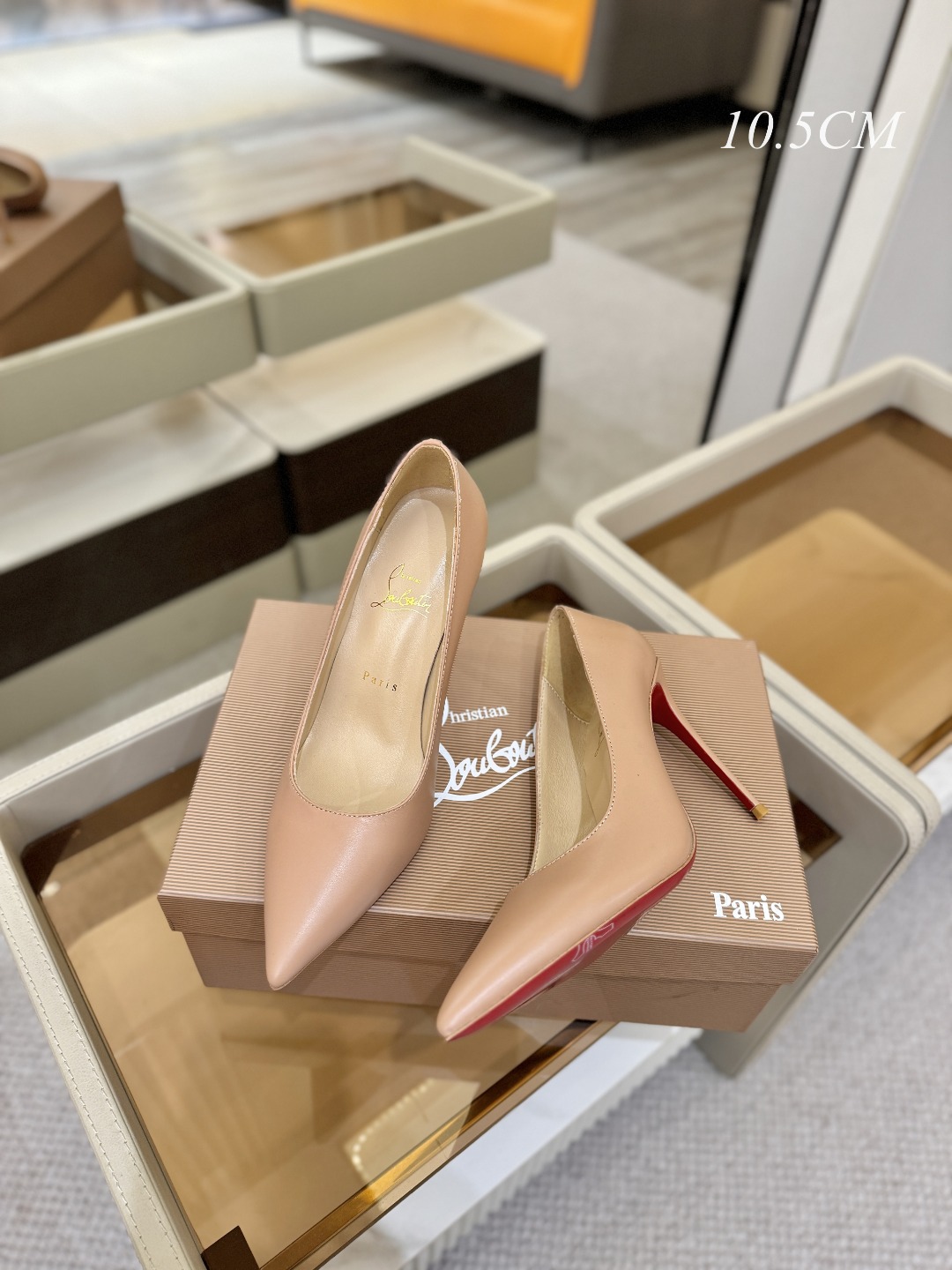 皮面单鞋（经典款）质感立体穿出时尚芭莎的气质优质皮里更加柔软透气，无敌瘦腿，穿上立马拉升腿的长度～涵深刻