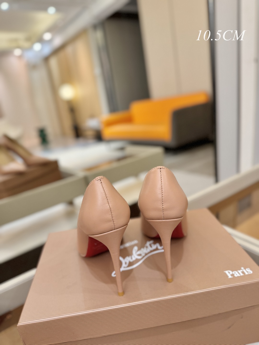 皮面单鞋（经典款）质感立体穿出时尚芭莎的气质优质皮里更加柔软透气，无敌瘦腿，穿上立马拉升腿的长度～涵深刻